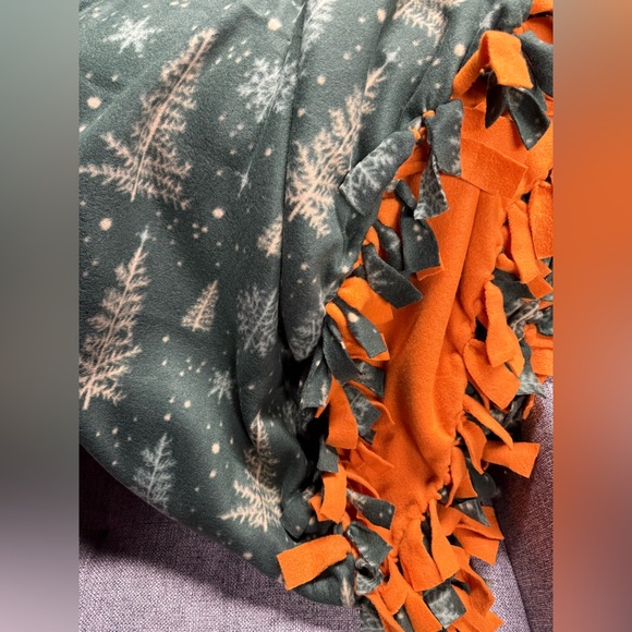 Snowy Trees - Fleece Tie Blanket
